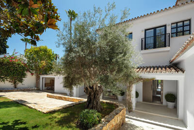 Ref: YMS924 Villa for sale in Nueva Andalucía