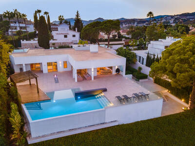Ref: YMS925 Villa for sale in Nueva Andalucía