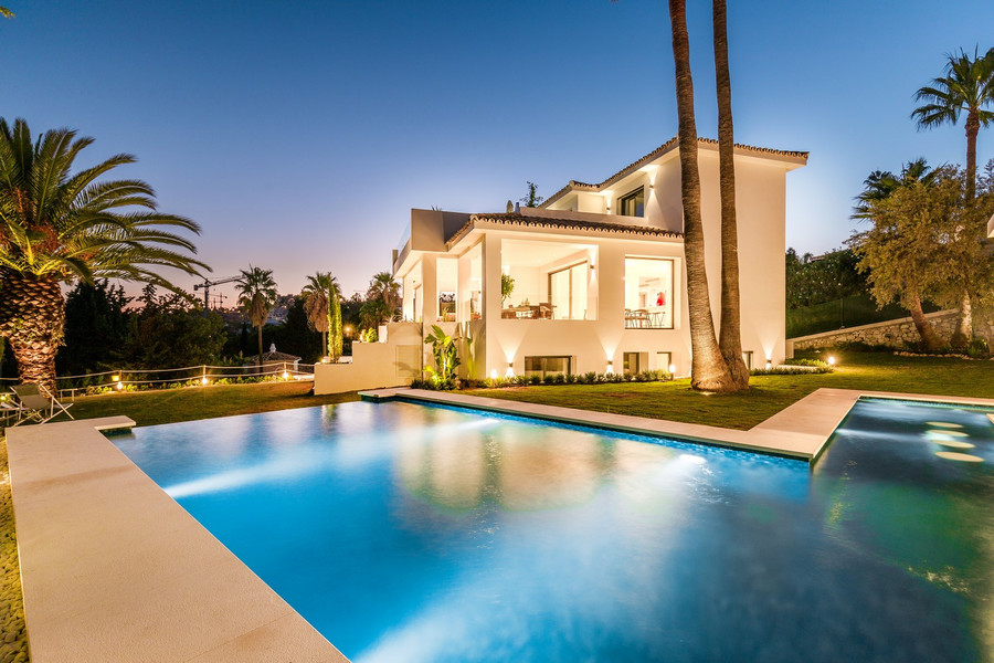 Ref: YMS600 Villa for sale in Nueva Andalucía