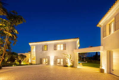 Ref: YMS612 Villa for sale in Nueva Andalucía