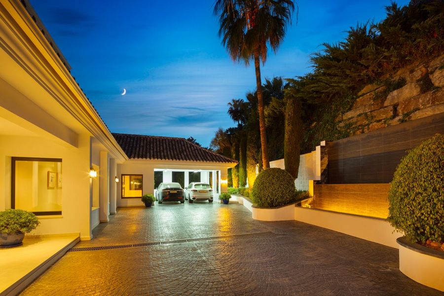 Ref: YMS613 Villa for sale in Nueva Andalucía