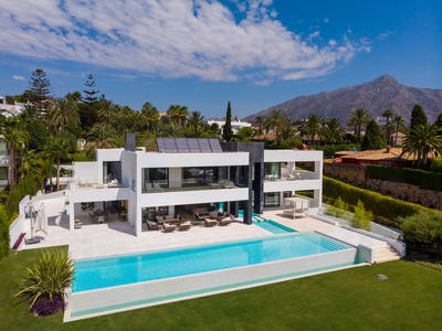 Ref: YMS805 Villa for sale in Nueva Andalucía