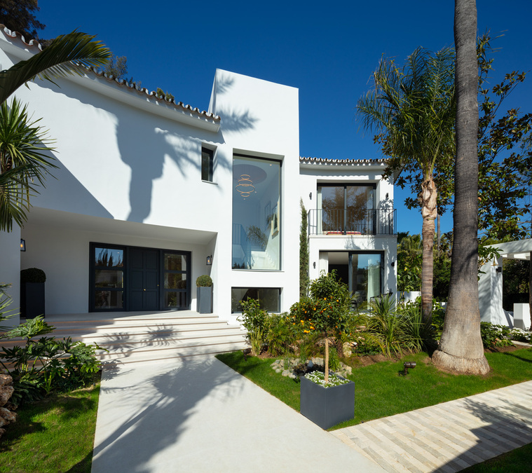 Ref: YMS878 Villa for sale in Nueva Andalucía