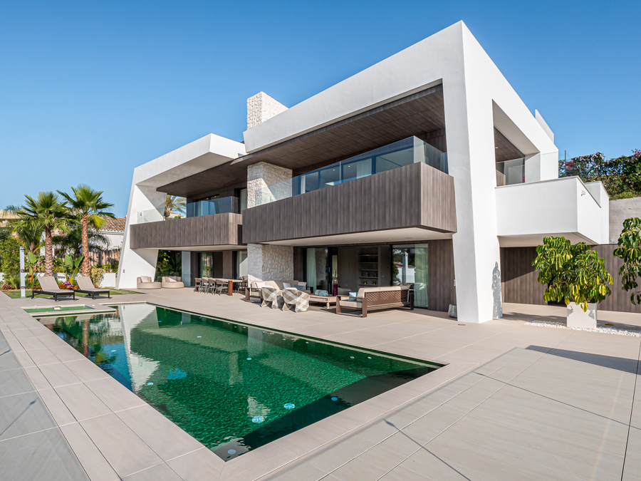 Ref: YMS976 Villa for sale in Nueva Andalucía