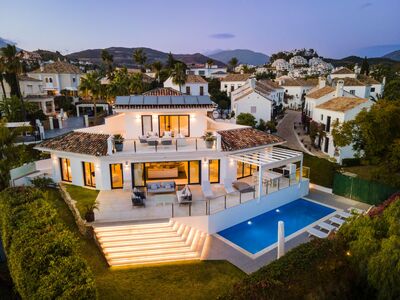 Ref:YMS1295 Villa For Sale in Nueva Andalucía