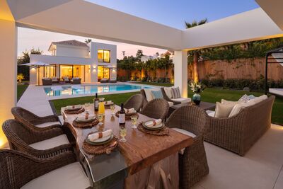 Ref:YMS1347 Villa For Sale in Nueva Andalucía